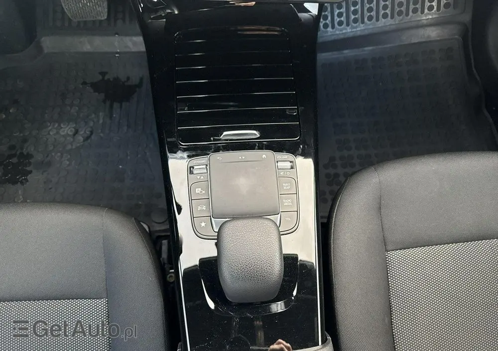 MERCEDES-BENZ CLA 180 7G-DCT