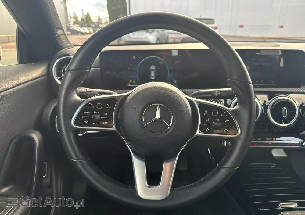 MERCEDES-BENZ CLA 180 7G-DCT