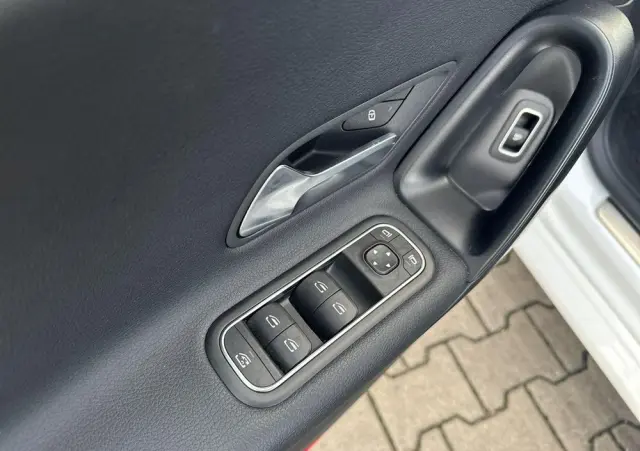 MERCEDES-BENZ CLA 180 7G-DCT