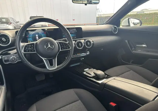 MERCEDES-BENZ CLA 180 7G-DCT