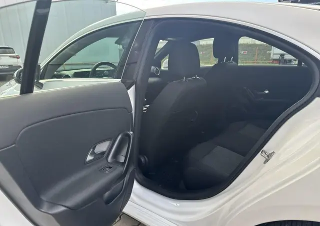 MERCEDES-BENZ CLA 180 7G-DCT