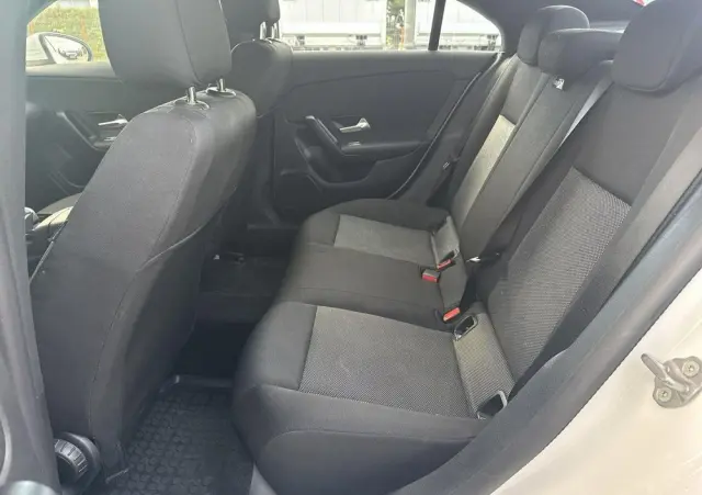 MERCEDES-BENZ CLA 180 7G-DCT