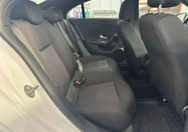 MERCEDES-BENZ CLA 180 7G-DCT