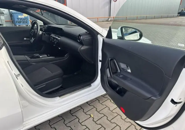 MERCEDES-BENZ CLA 180 7G-DCT