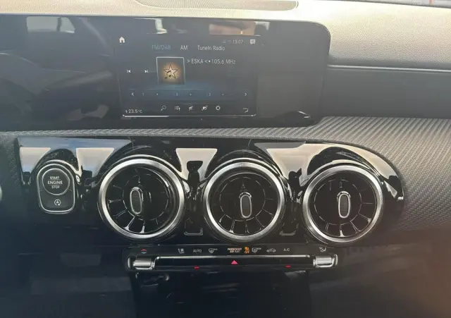 MERCEDES-BENZ CLA 180 7G-DCT