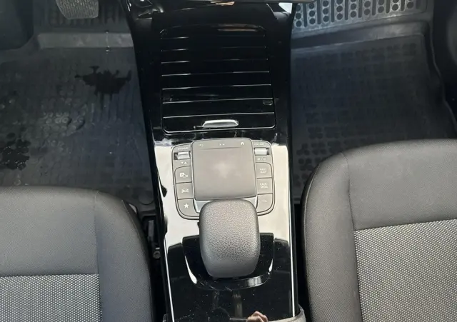 MERCEDES-BENZ CLA 180 7G-DCT