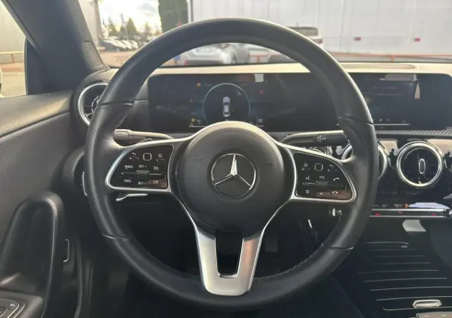 MERCEDES-BENZ CLA 180 7G-DCT