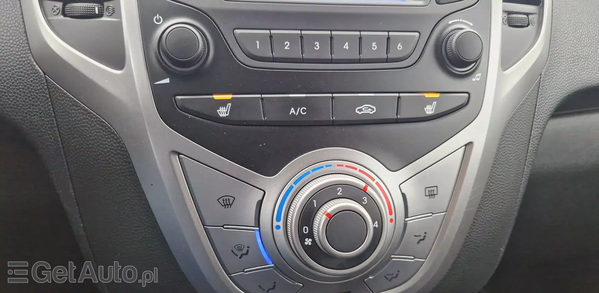 HYUNDAI Ix20 1.4i (90 KM)