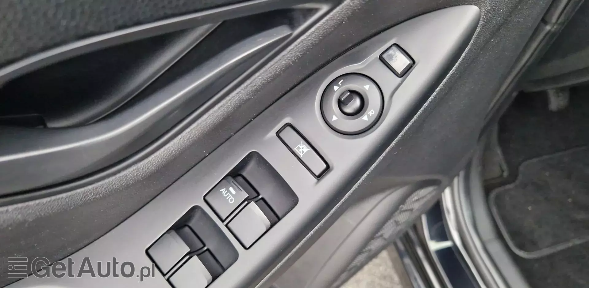 HYUNDAI Ix20 1.4i (90 KM)