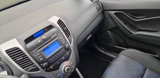 HYUNDAI Ix20 1.4i (90 KM)