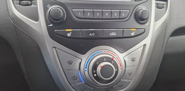 HYUNDAI Ix20 1.4i (90 KM)