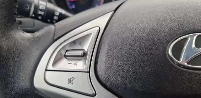 HYUNDAI Ix20 1.4i (90 KM)