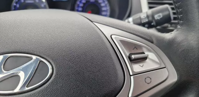 HYUNDAI Ix20 1.4i (90 KM)