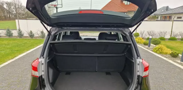 HYUNDAI Ix20 1.4i (90 KM)