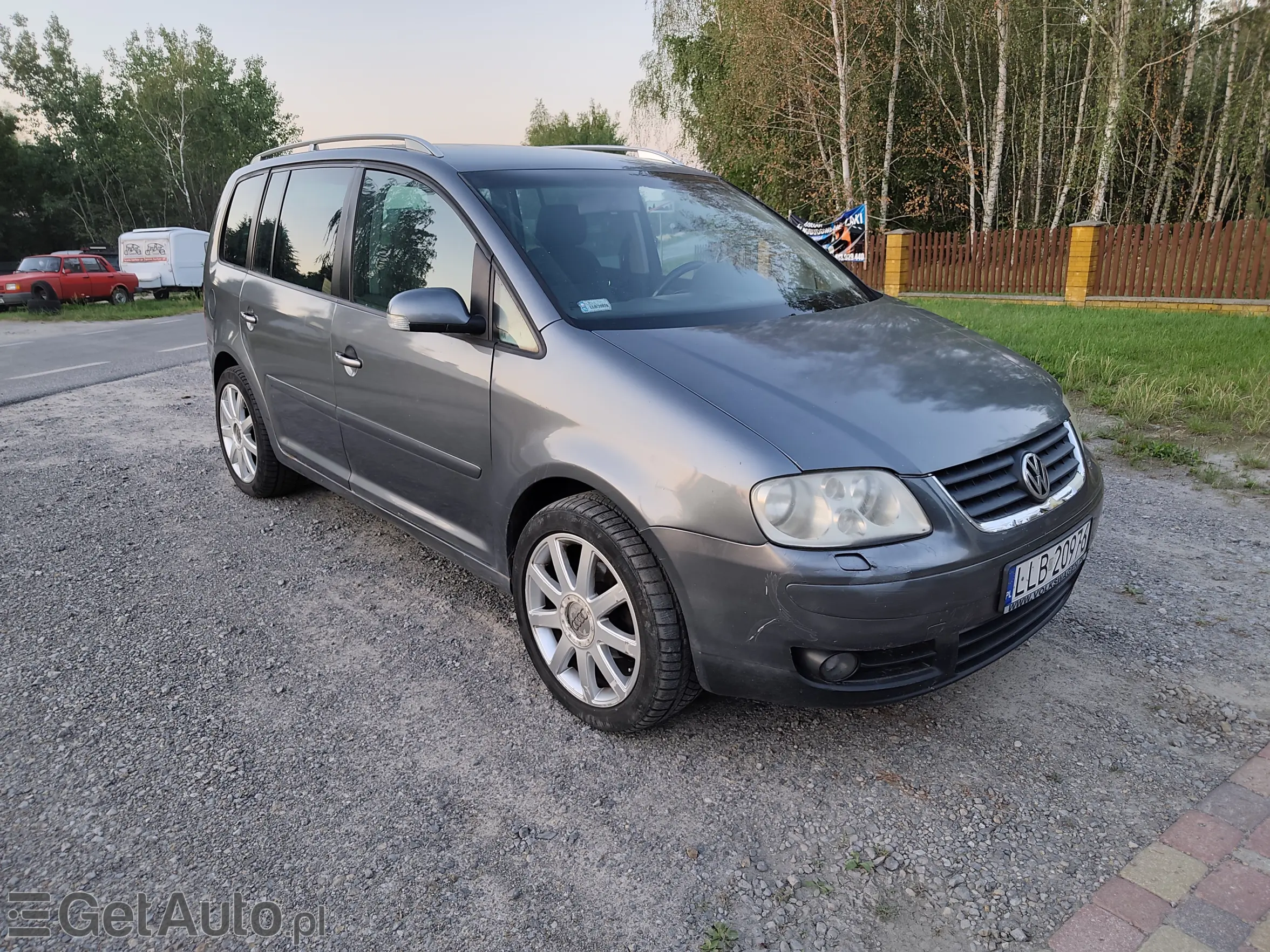 VOLKSWAGEN Touran 