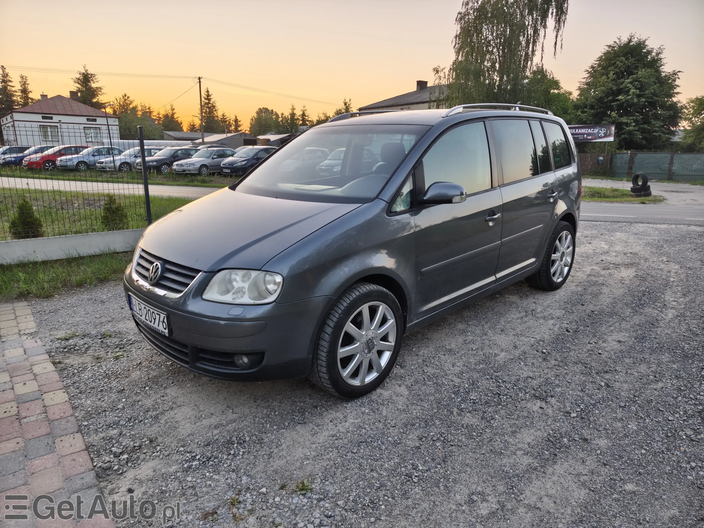 VOLKSWAGEN Touran 