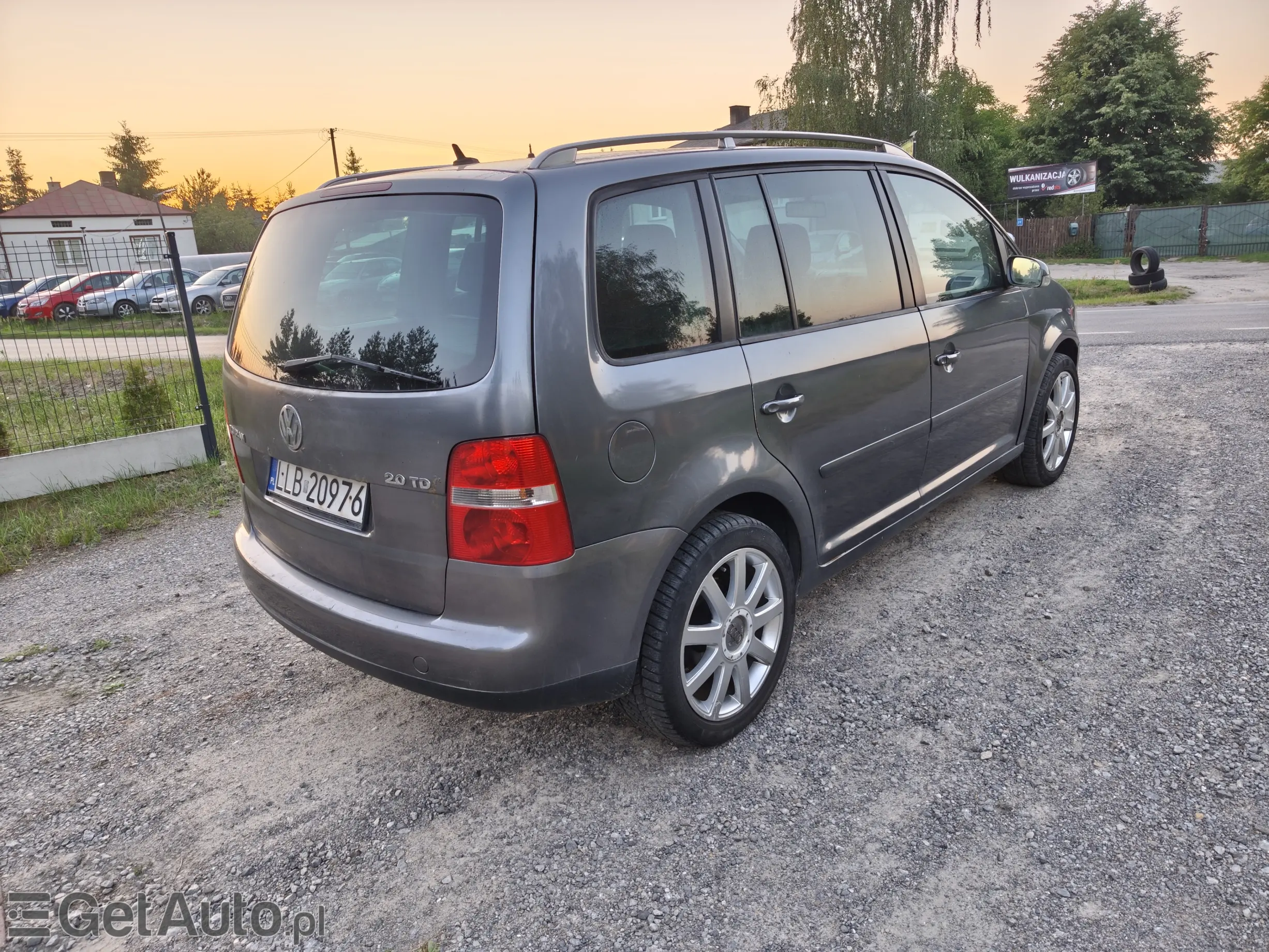 VOLKSWAGEN Touran 