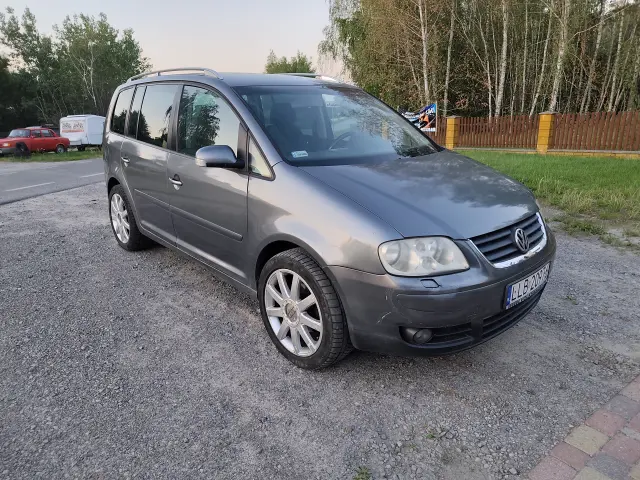 VOLKSWAGEN Touran 