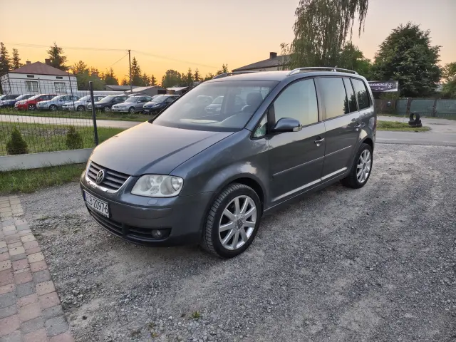 VOLKSWAGEN Touran 