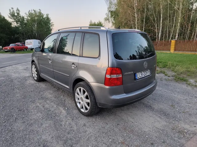 VOLKSWAGEN Touran 