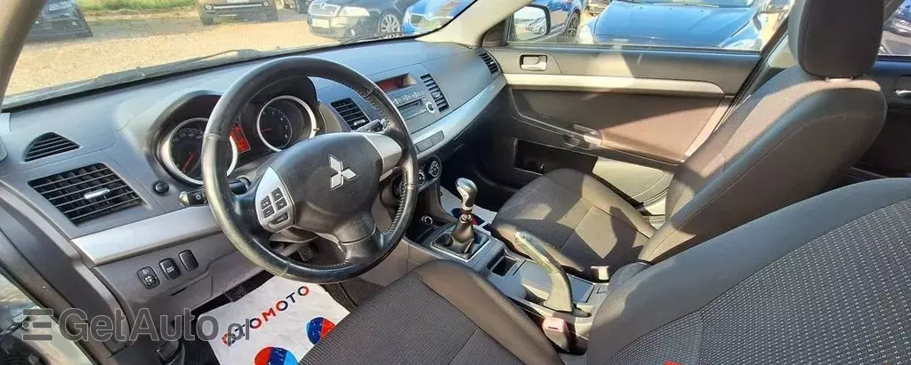 MITSUBISHI Lancer 