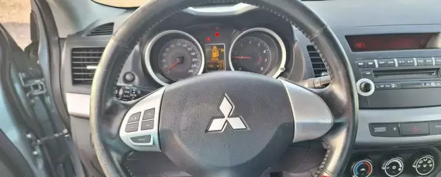MITSUBISHI Lancer 