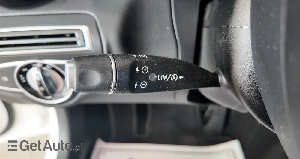 MERCEDES-BENZ Klasa C 200 7G-TRONIC