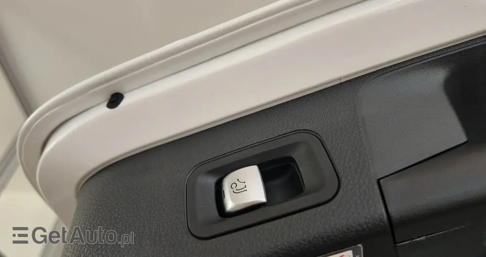 MERCEDES-BENZ Klasa C 200 7G-TRONIC