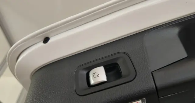 MERCEDES-BENZ Klasa C 200 7G-TRONIC