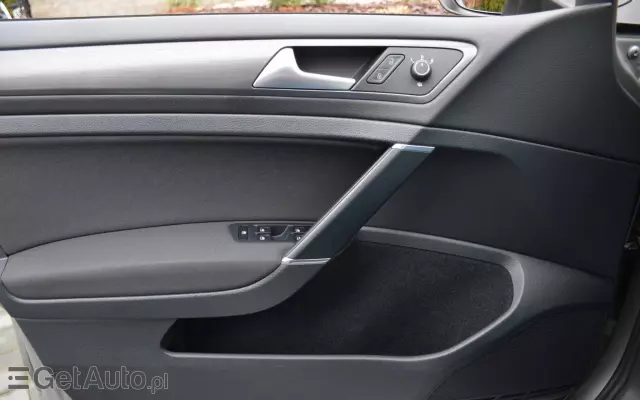 VOLKSWAGEN Golf E-Golf