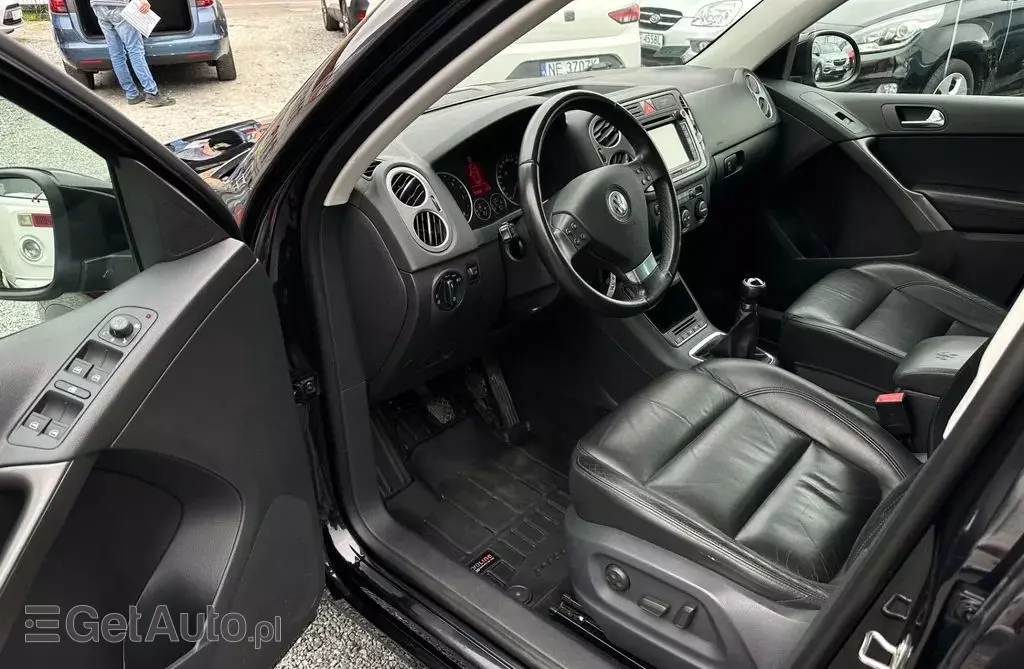 VOLKSWAGEN Tiguan 