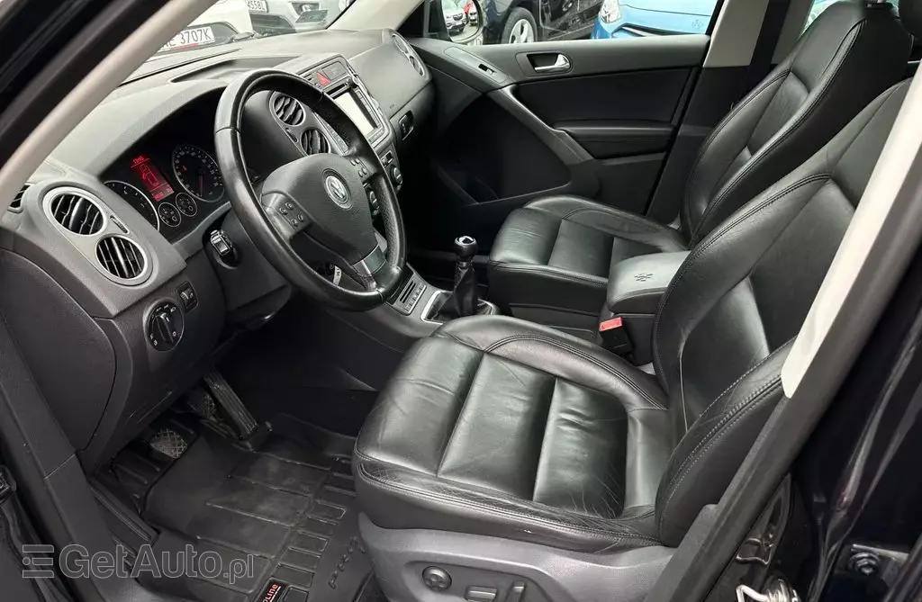 VOLKSWAGEN Tiguan 