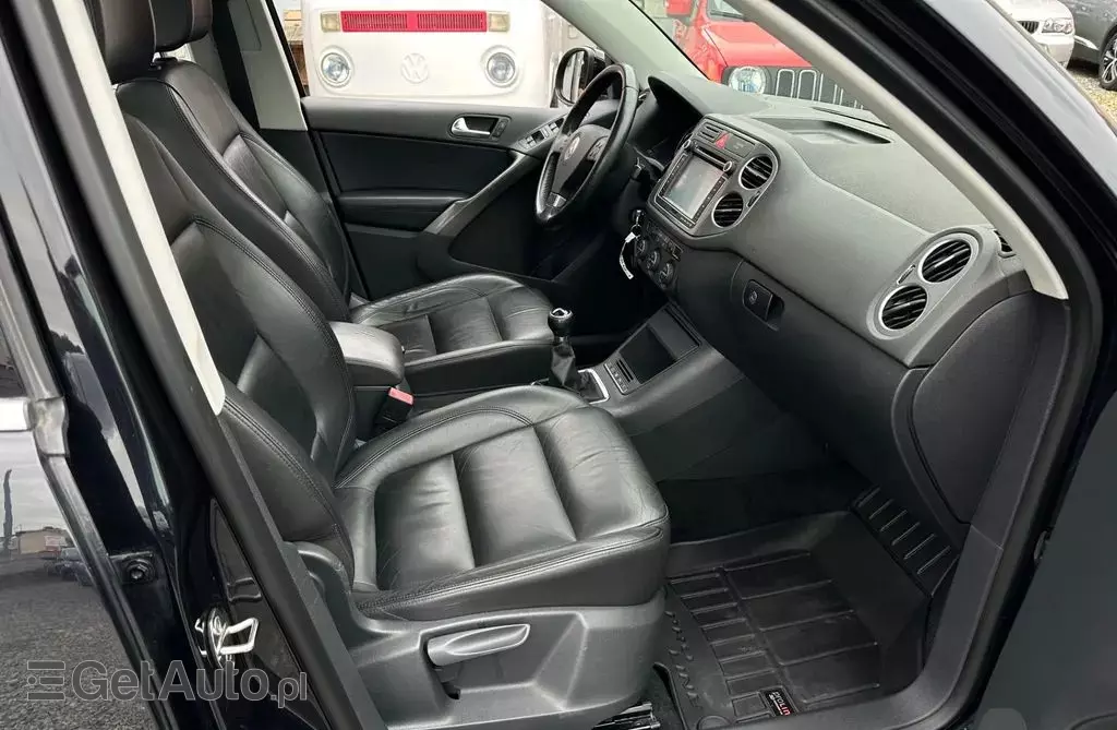 VOLKSWAGEN Tiguan 