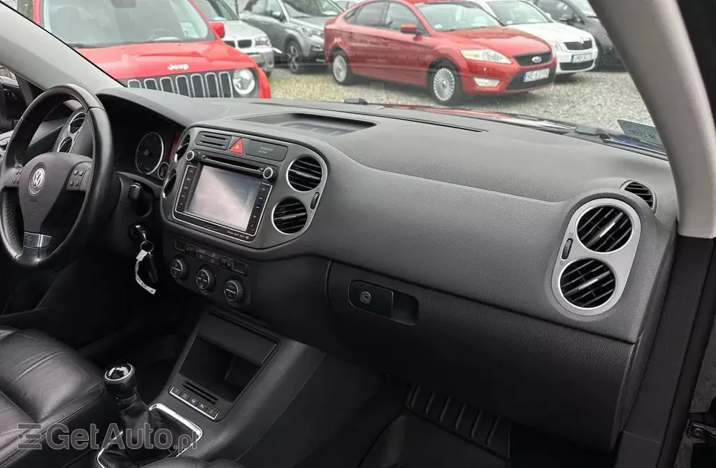 VOLKSWAGEN Tiguan 