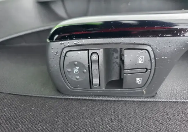 OPEL Corsa 1.4 16V Limited Edition