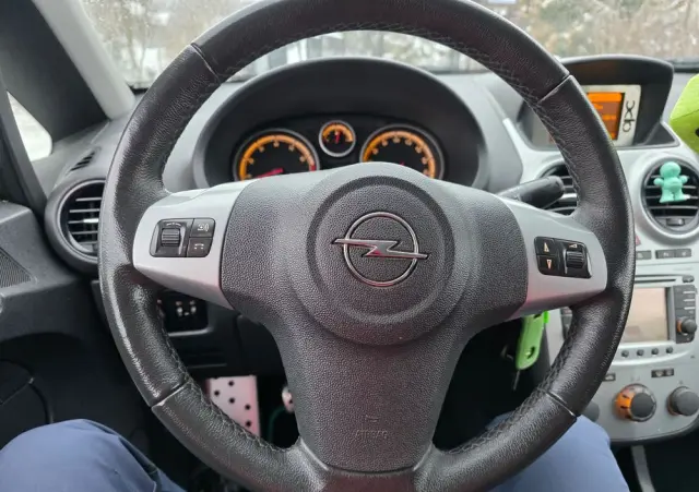 OPEL Corsa 1.4 16V Limited Edition