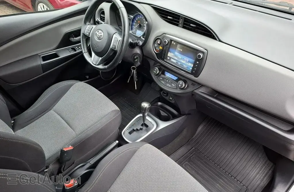TOYOTA Yaris 