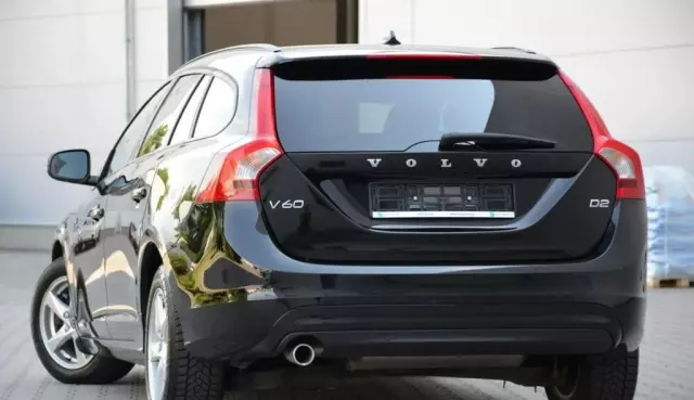 VOLVO V60 