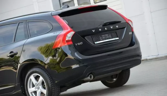VOLVO V60 