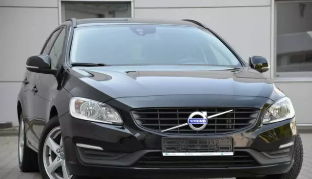 VOLVO V60 
