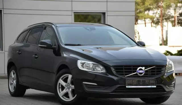 VOLVO V60 