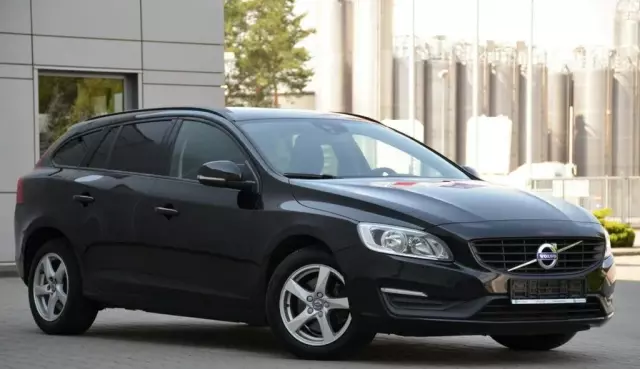 VOLVO V60 