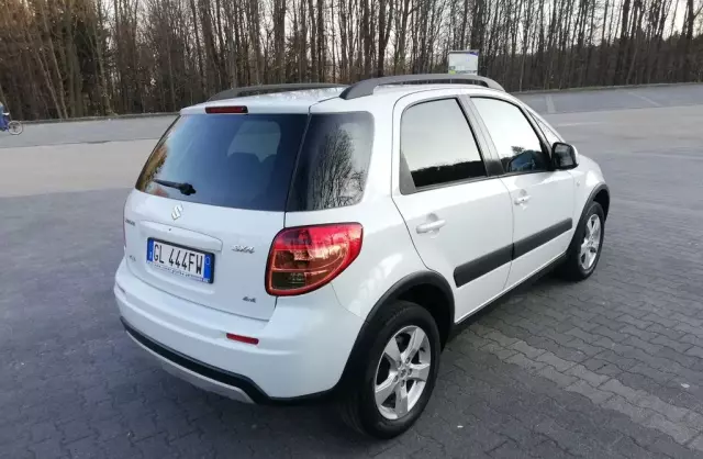SUZUKI Sx4 