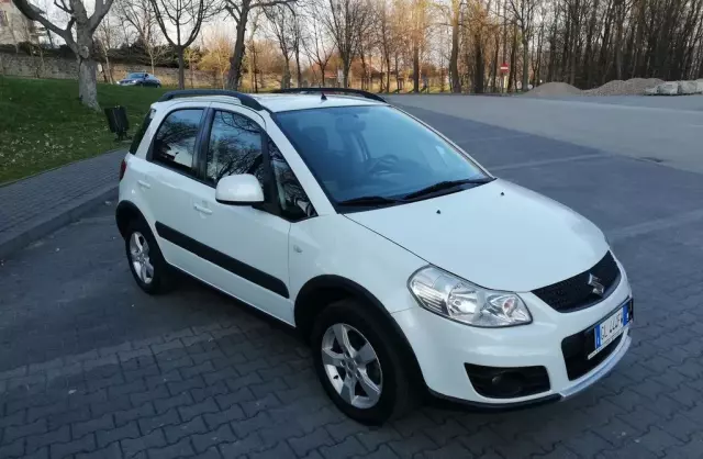 SUZUKI Sx4 