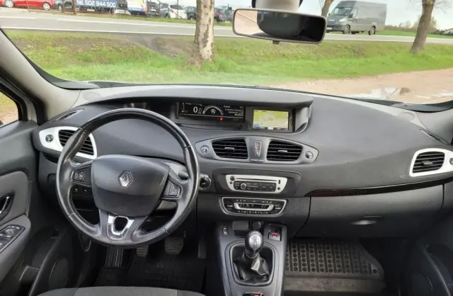 RENAULT Grand Scenic 