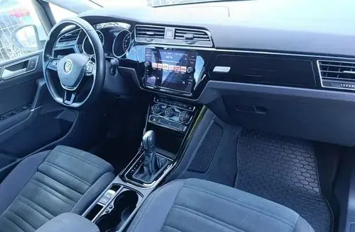 VOLKSWAGEN Touran 