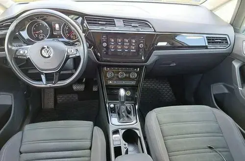 VOLKSWAGEN Touran 