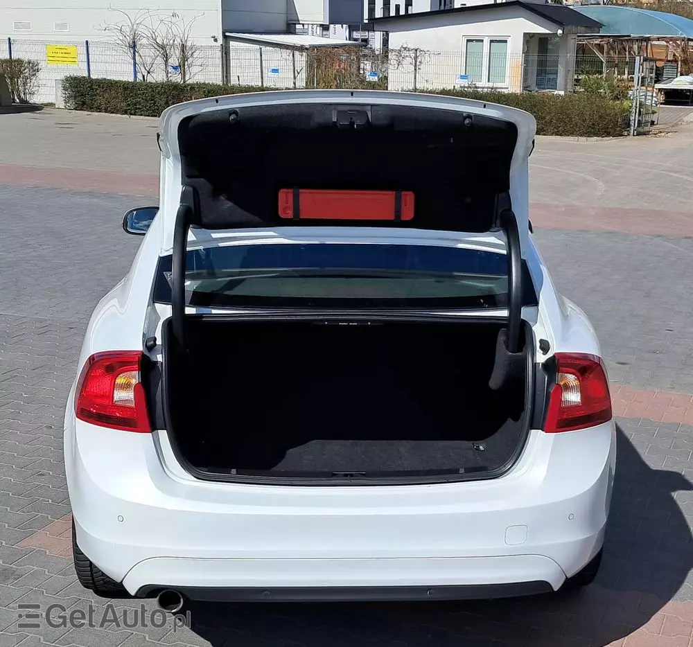 VOLVO S60 D3 Drive-E Dynamic Edition (Kinetic)