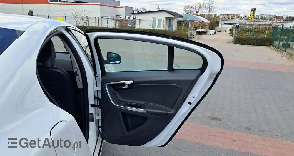 VOLVO S60 D3 Drive-E Dynamic Edition (Kinetic)