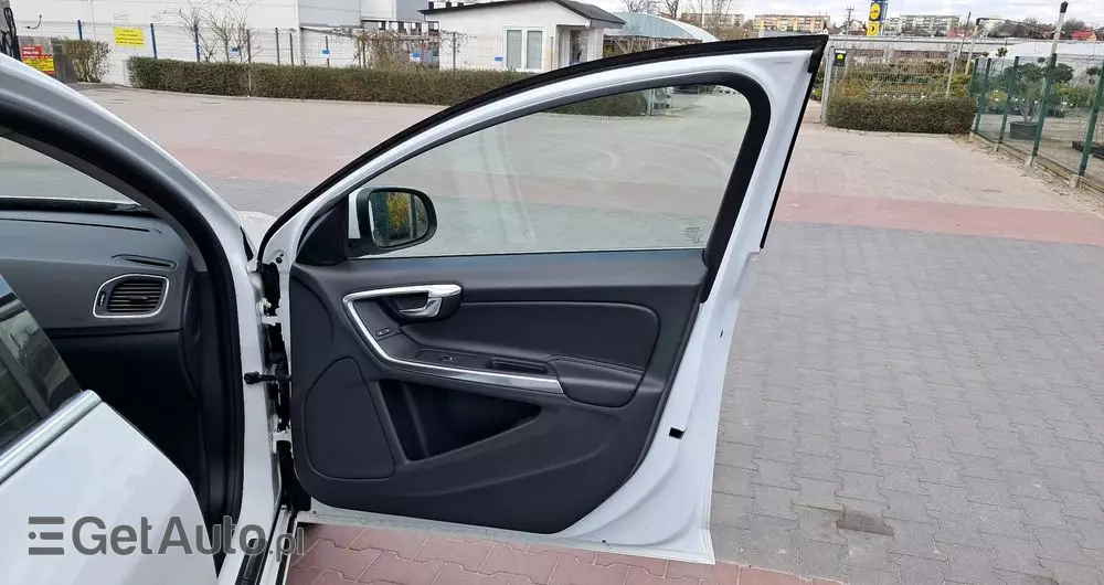 VOLVO S60 D3 Drive-E Dynamic Edition (Kinetic)